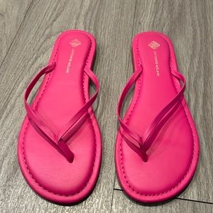 Antonio Melani flip flops